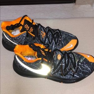 NIKE Kyrie Five New with box size 10 men’s mid top